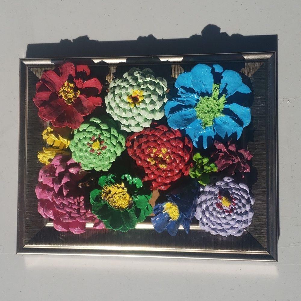 ‎Pine Cone Floral Picture